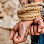 Пахали за просрочку: украинцы держали в рабстве сотню россиян