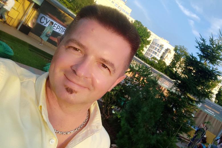 «Засунул пятерню и лизал ухо»: как тренер по танцам растлевал своих учениц