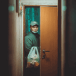 Попросился в туалет: курьер-мигрант обманом пытался соблазнить школьницу