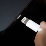 IT-эксперт рассказал, чем опасны неоригинальные зарядки для смартфонов
