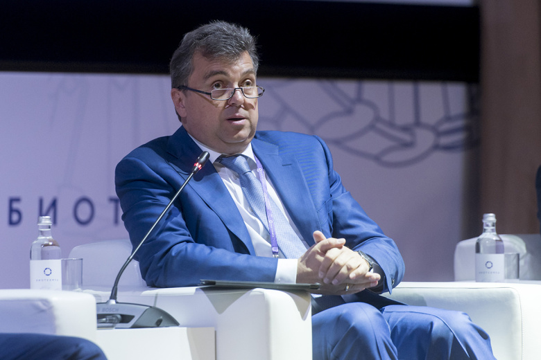 Медицинские разработки, внедрение ИИ: интервью со статс-секретарем Ростеха