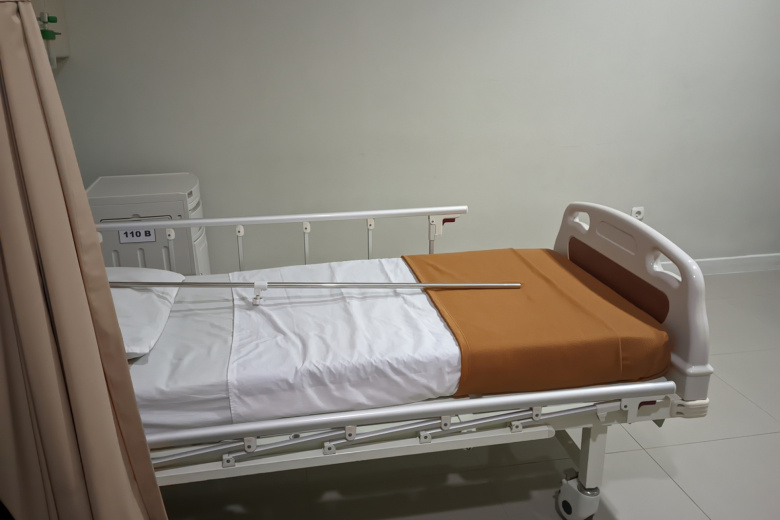 Не хотел спать и был связан: аутичный мальчик захлебнулся рвотой