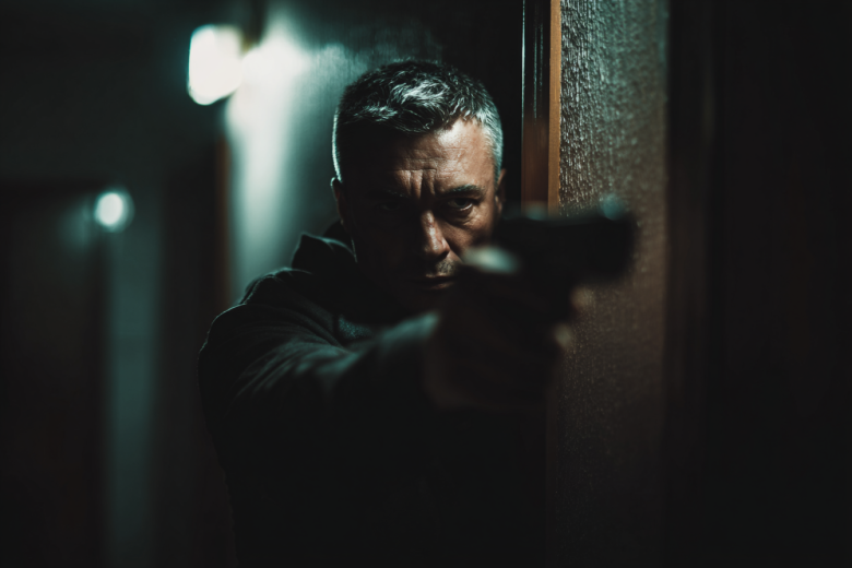 Ошибся цифрой и обеднел: мужчина напал на семью, которую случайно озолотил