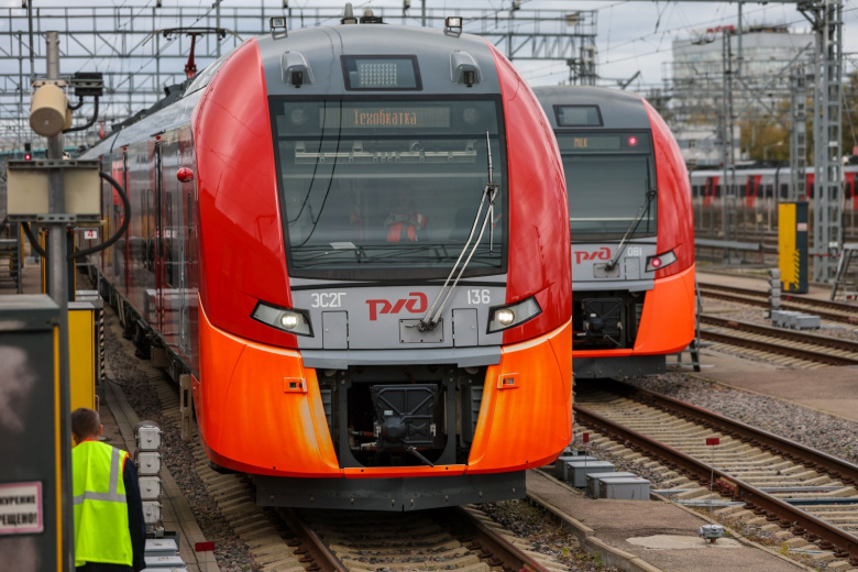 Стало известно, когда в российских самолетах и поездах появится интернет