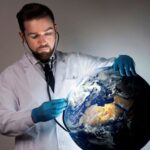 Ученые привели аргументы против «затемнения» Солнца: утонем в наводнениях, отравимся серой