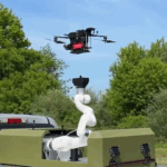 В США представили роботизированную руку для ловли дронов