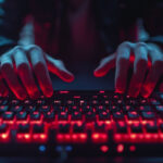 Взрывал головы с помощью ИИ: что известно о 19-летнем убийце из Ухты