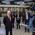 Робот «Сбера» с ИИ станцевал перед Путиным