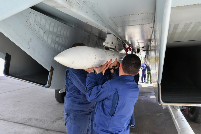 Российская Р-77М «уничтожила» американскую AIM-120D-3 в ракетной «дуэли»