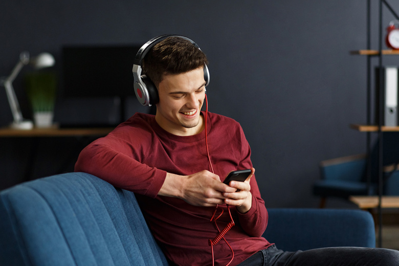 Созданная ИИ песня возглавила чарты США