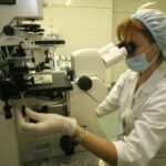 Ученые нашли причину потери воспоминаний о близких при Альцгеймере