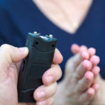 Воспитание шокером: мужчина озверел после смерти жены и стал истязать детей