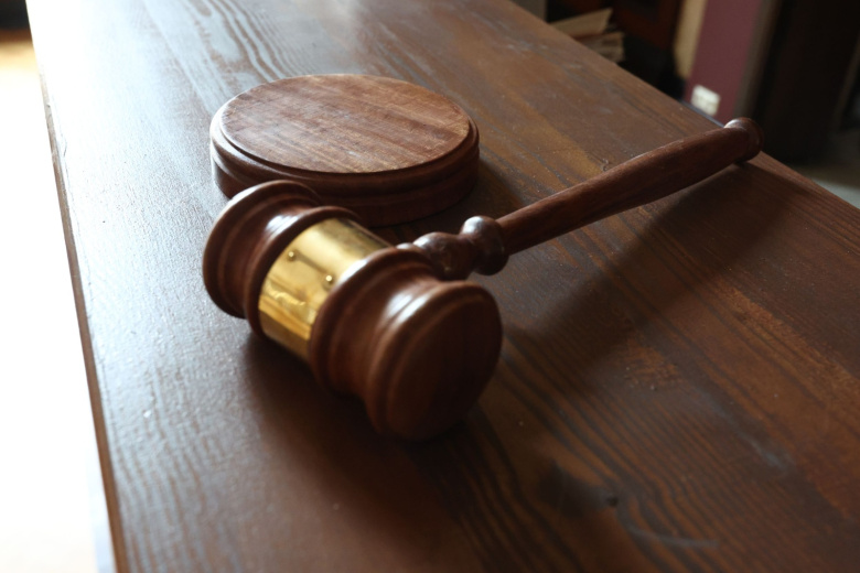 «Как подопытного кролика»: отчим-педофил сотни раз насиловал падчерицу