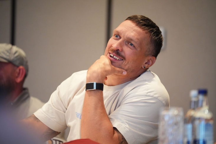 Видео: Эдди Хирн и Александр Усик дурачатся в отеле