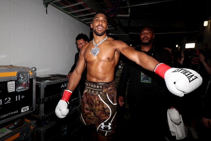 Дядя Джошуа рассказал о краже телефона боксёра после ДТП и раскритиковал власти Нигерии