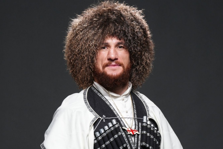 Двалишвили заявил, что Топурия может побить Махачева и в полусреднем весе