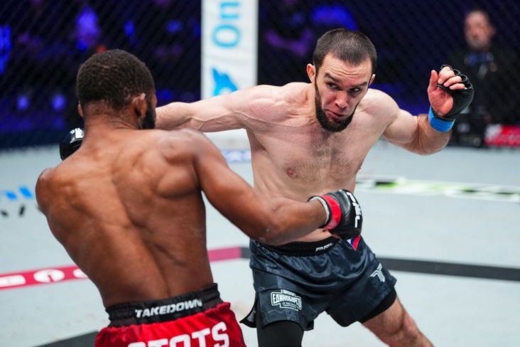 Непобеждённый воспитанник Нурмагомедова выиграл на турнире PFL в Чикаго