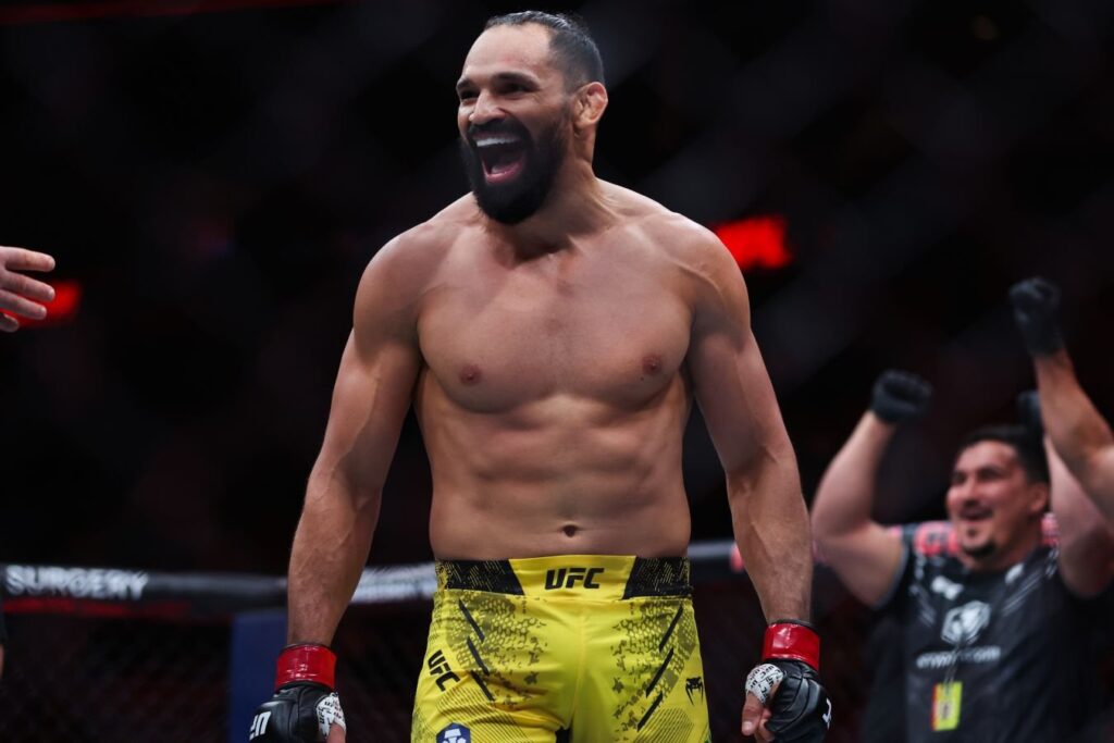 Боец UFC из Бразилии возмутился работой Херба Дина в своём бою с Шарой Буллетом
