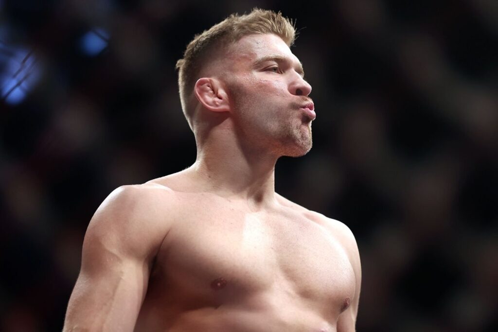 UFC анонсировала бой Дрикуса дю Плесси с Камару Усманом