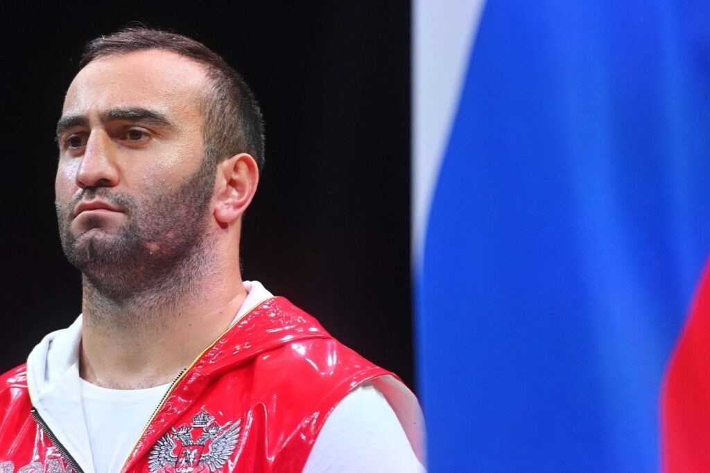 Глава WBA: Гассиеву нужно внести своё имя в историю тяжёлого веса