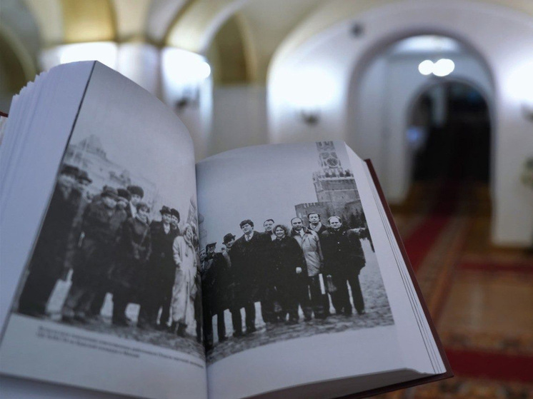 Академик Владимир Баутин представил книгу о молодых годах ведущих академиков РАН