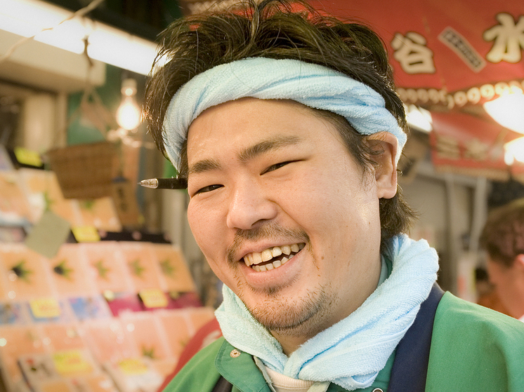 Более счастливая страна означает более здоровую только выше определенного порога